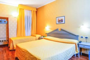 Ένα ή περισσότερα κρεβάτια σε δωμάτιο στο Hotel Tintoretto