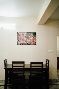 Posezení v ubytování Shri Krishna Sharanam Guest House