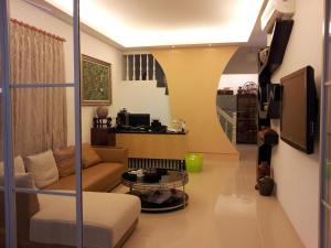 a living room with a couch and a table at Haliluya Homestay in Magong