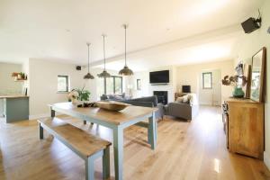 Ảnh trong thư viện ảnh của Contemporary Cottage & Garden in Dorset ở Blandford Forum