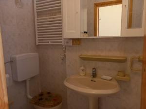 Koupelna v ubytování Residenza Lido Degli Estensi Affitti Brevi Italia