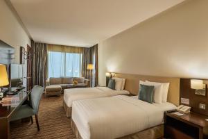 Una cama o camas en una habitación de Safir Hotel Doha