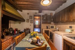 Η κουζίνα ή μικρή κουζίνα στο Casale Giaggiolo