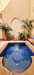 Bazén v ubytování Riad Babmoon - Private Riad with Pool & Rooftop nebo v jeho okolí
