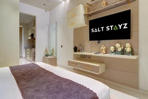 TV a/nebo společenská místnost v ubytování Saltstayz Trinity - Chandigarh Mohali