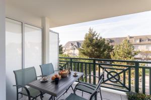 Balkoni atau teres di Les pins 205 - Appt 400m de la plage