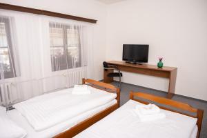 Rúm í herbergi á Nobiles hotel Šternberk