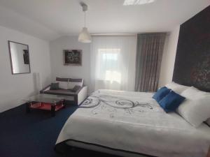 Posteľ alebo postele v izbe v ubytovaní Dvoupokojový apartmán Penzion Hrádek