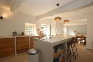 a kitchen with a sink and a counter top at Votre splendide mas de pierre à la campagne, entièrement rénové in Cabris