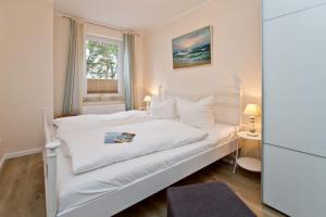 Ein Bett oder Betten in einem Zimmer der Unterkunft Weiße Düne, App. 03