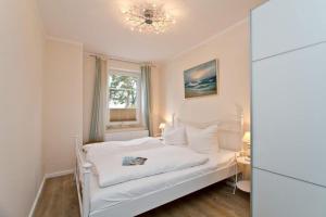 Ein Bett oder Betten in einem Zimmer der Unterkunft Weiße Düne, App. 03