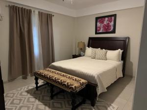 Кровать или кровати в номере Deluxe Modern 1BR I Pool with Amazing Sea Views I Ideal Location