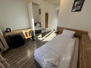 Postel nebo postele na pokoji v ubytování Hotel Drei Könige