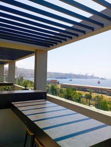a balcony with a view of the ocean at Disfruta de Valparaiso in Valparaíso +4 photos