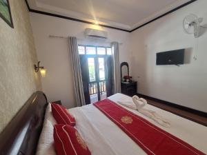 Postel nebo postele na pokoji v ubytování Luang Prabang Pavilion Hotel & Travel