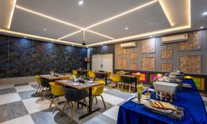 A restaurant or other place to eat at Treebo Imperia, Kommadi