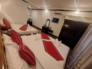 Postel nebo postele na pokoji v ubytování Luang Prabang Pavilion Hotel & Travel