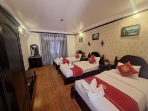 Postel nebo postele na pokoji v ubytování Luang Prabang Pavilion Hotel & Travel