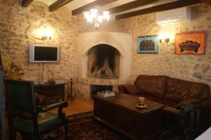 a living room with a couch and a fireplace at Hostal La Panavera in Perelló