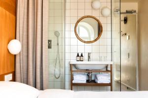 Ένα μπάνιο στο Hôtel Cabane - Orso Hotels +74 φωτογραφίες