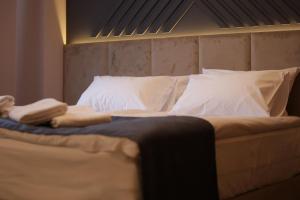 Ένα ή περισσότερα κρεβάτια σε δωμάτιο στο Nest Suites