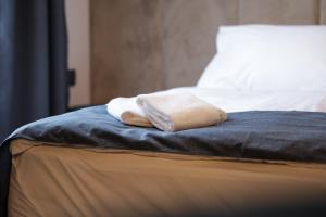 Ένα ή περισσότερα κρεβάτια σε δωμάτιο στο Nest Suites