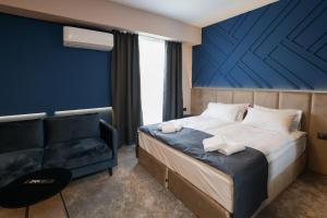 Ένα ή περισσότερα κρεβάτια σε δωμάτιο στο Nest Suites