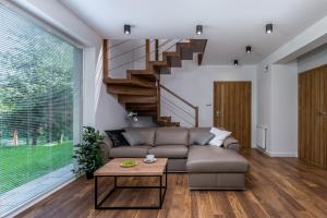 Posedenie v ubytovaní Prestigious Residence with Garden, Garage, and Elegant Rooms
