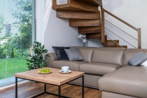 Posedenie v ubytovaní Prestigious Residence with Garden, Garage, and Elegant Rooms