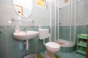 Kúpeľňa v ubytovaní Apartment Ralje + 23 fotografií