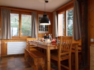 Fotografie z fotogalerie ubytování Chalet Les Etoiles by Interhome v destinaci Nendaz