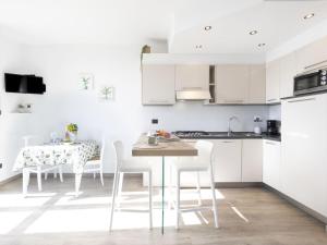 A kitchen or kitchenette at Apartment Le Margherita - SLR266 by Interhome