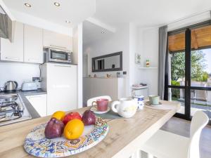 A kitchen or kitchenette at Apartment Le Margherita - SLR266 by Interhome