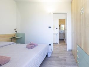 A bed or beds in a room at Apartment Le Margherita - SLR266 by Interhome