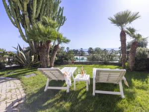 A garden outside Apartment Le Margherita - SLR266 by Interhome