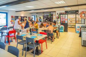 Επισκέπτες που μένουν στο Camping 4 étoiles - Parc aquatique - eeiagg