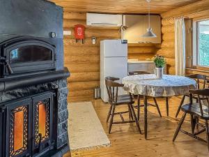 Køkken eller tekøkken på Holiday Home Suviranta by Interhome