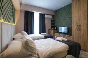Ένα ή περισσότερα κρεβάτια σε δωμάτιο στο Nest Suites