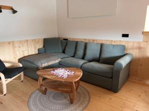Posezení v ubytování Holiday Home Hettegg Lehen by Interhome + 37 fotografií