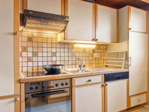 Kuchyň nebo kuchyňský kout v ubytování Chalet Chalet Seravalle by Interhome