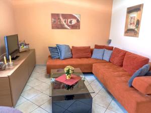 Posezení v ubytování Chalet Astrid by Interhome