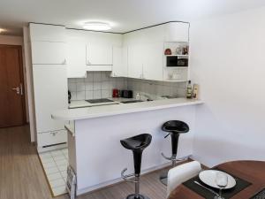 Η κουζίνα ή μικρή κουζίνα στο Apartment Apt D 031 by Interhome +28 φωτογραφίες