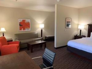 Postel nebo postele na pokoji v ubytování Radisson Hotel River Falls