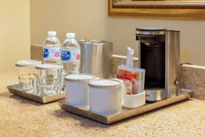 Comodidades para preparar café e chá em Radisson Hotel Panama Canal