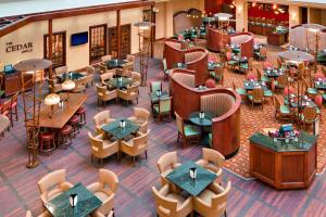 Restaurace v ubytování Radisson Hotel Cedar Rapids