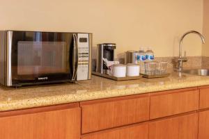 A cozinha ou cozinha compacta de Radisson Hotel Panama Canal