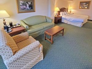 Postel nebo postele na pokoji v ubytování Radisson Hotel Cedar Rapids