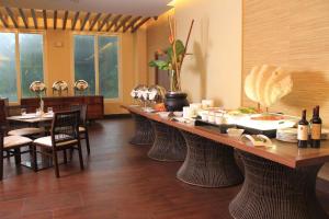 Comida no hotel ou em algum lugar perto