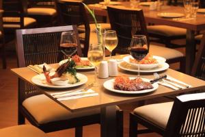 Comida no hotel ou em algum lugar perto