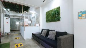 Nhà bếp/bếp nhỏ tại RedDoorz Plus at Boni Avenue Mandaluyong